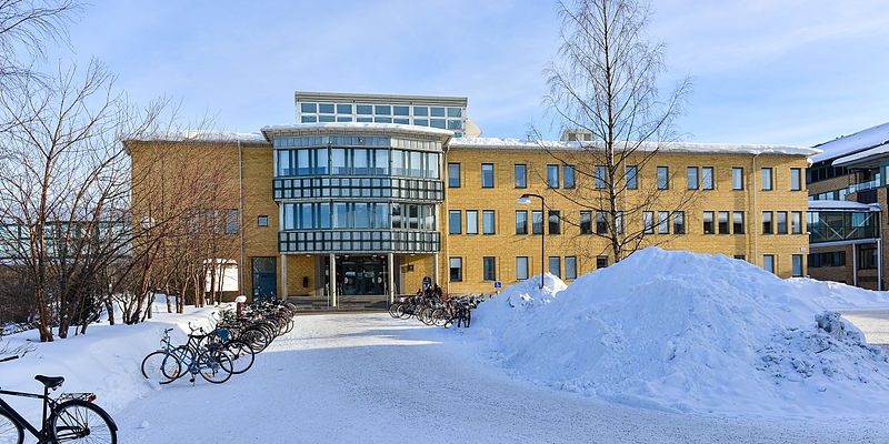 Umeå University picture By Arild Vågen [CC BY-SA 3.0 (https://creativecommons.org/licenses/by-sa/3.0)], from Wikimedia Commons